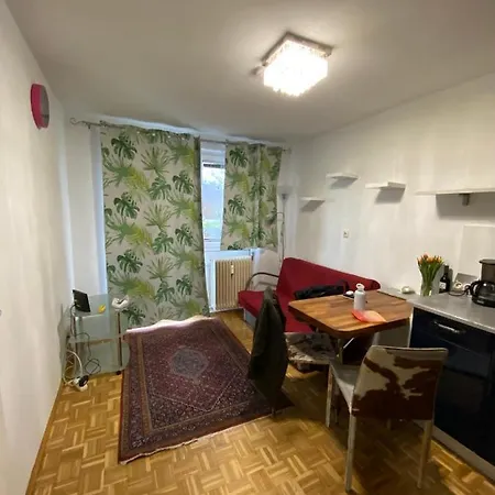 In Bahnhofsnaehe Mit Balkon - 35 M2 Apartment *