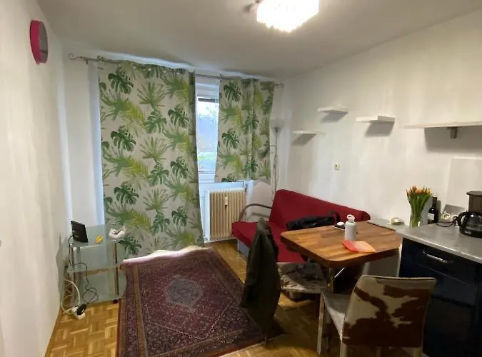 In Bahnhofsnaehe Mit Balkon - 35 M2 Apartment *